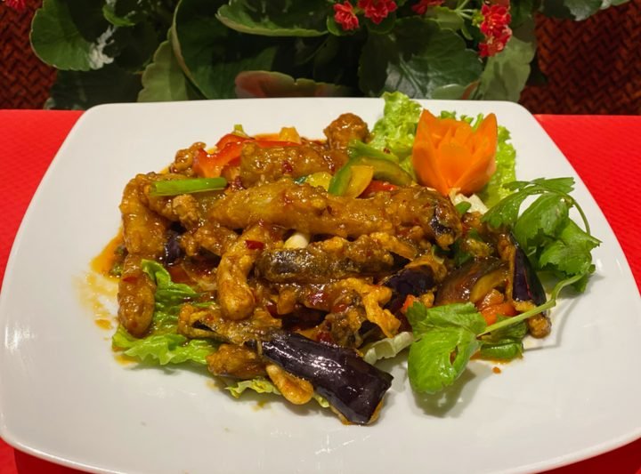 Spicy five-spice stir-fried aubergines