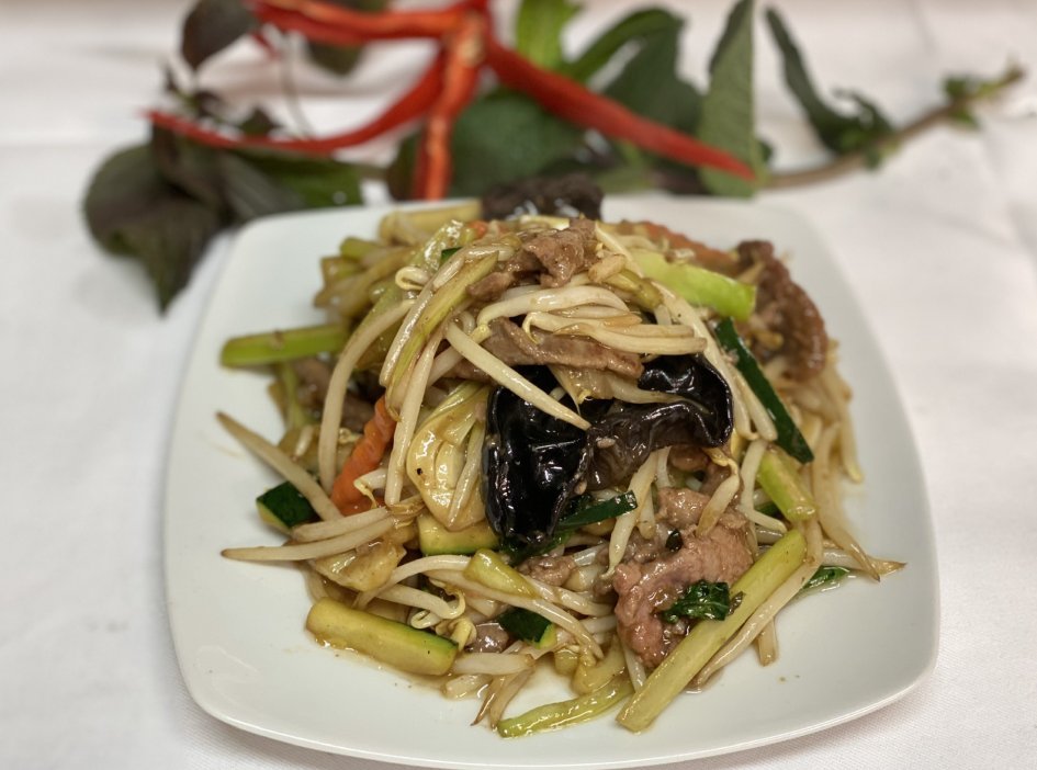 Chop suey: beef stir-fried with mixed vegetables