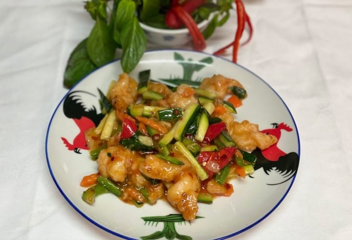 Spicy stir-fried prawns with Thai basil