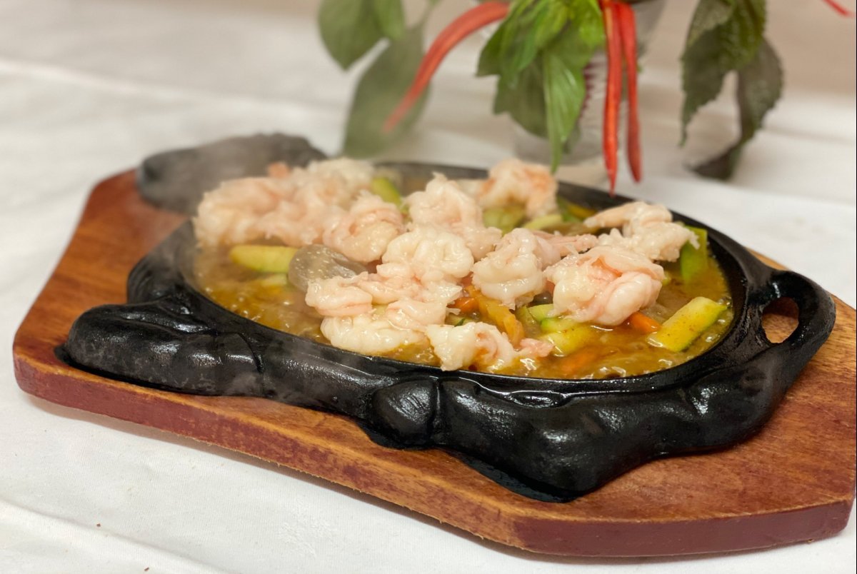 Crevettes sautées aux 5 parfums sur plaque chauffante (légèrement épicé)
