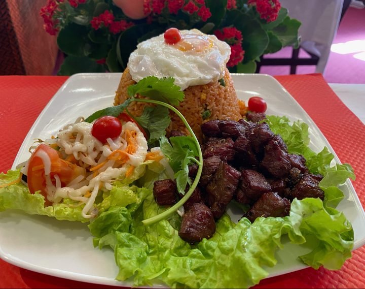 Loc-lac stir-fried beef