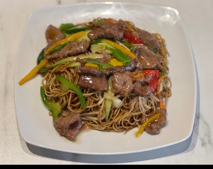 Stir-fried noodles with beef
