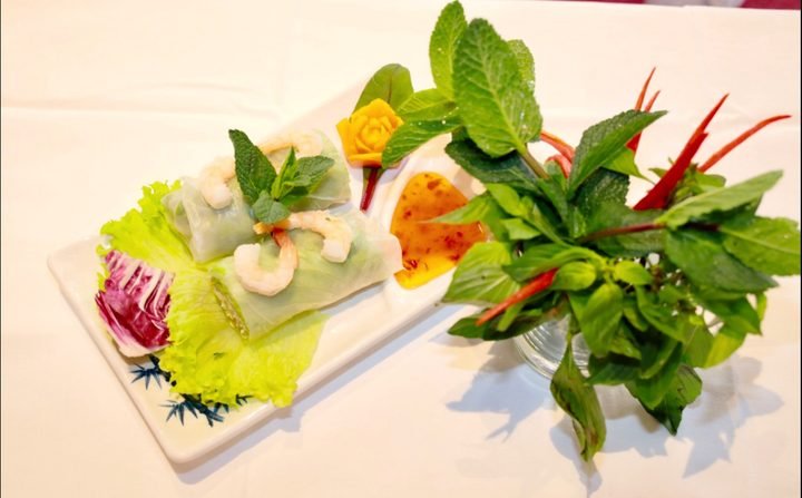 Fresh prawn spring roll