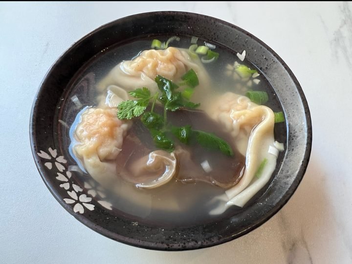 Wonton soup with prawn dumplings
